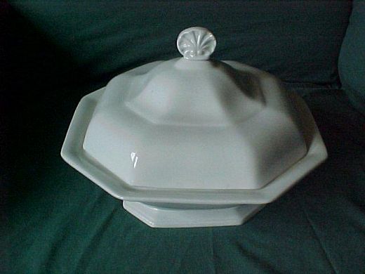 Gothic veg. tureen  8½" diam 6" high